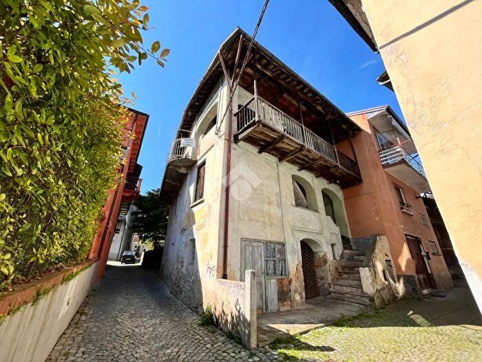 Casa trilocale in vendita in Via Enrico Compagno, Rueglio
