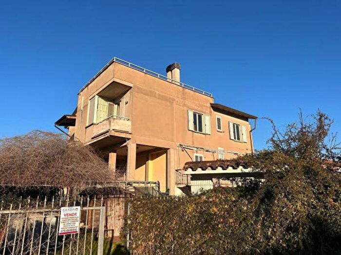 Appartamento trilocale in vendita in Via Tre Case, Bastia Umbra