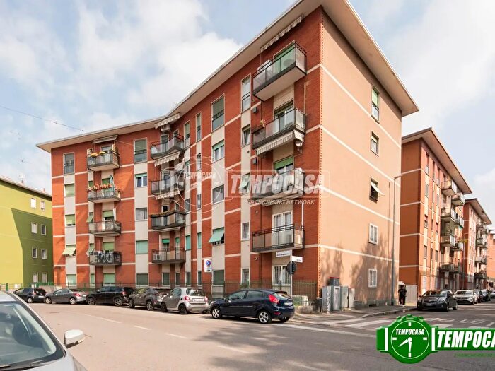 Appartamento trilocale in vendita in Via della Repubblica, Cesano Boscone