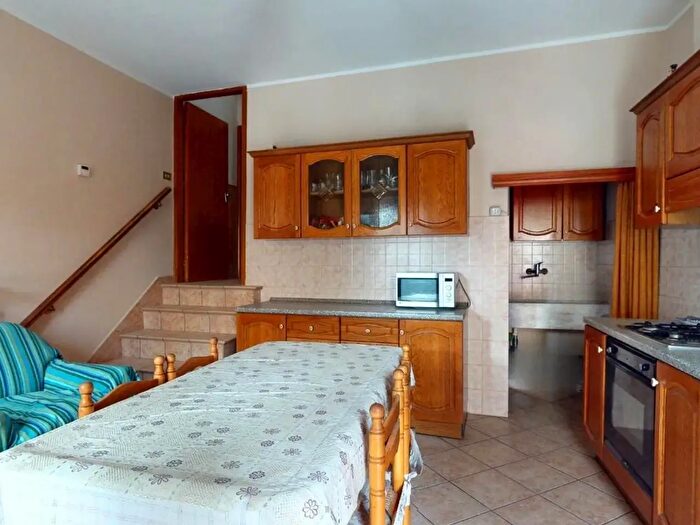 Casa quadrilocale in vendita in Piazza dellAsilo, Bevagna