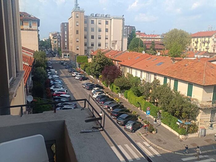 Appartamento quadrilocale in affitto in Via Giuseppe Compagnoni, Plebisciti Susa, Milano