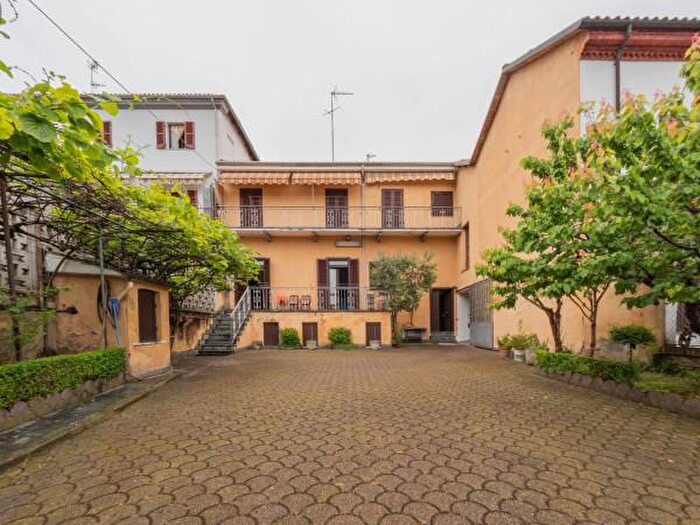 Casa con 6 locali in vendita in Via Carlo Calcaterra, Asti