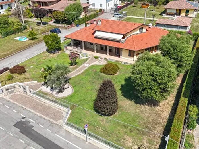 Casa con 6 locali in vendita in Via Martiri della Libertà, Mapello