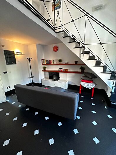 Appartamento trilocale in affitto in Via Garibaldi, Genova