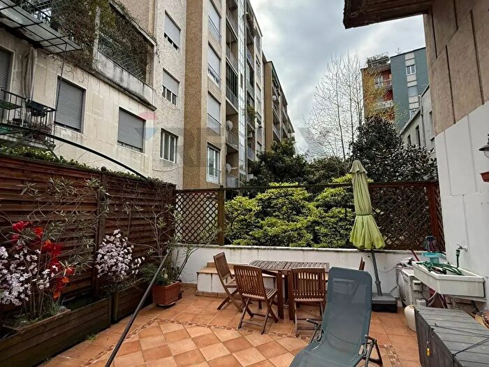 Appartamento trilocale in vendita in Via Sambuco, Milano