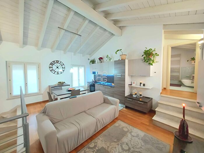 Appartamento trilocale in vendita in Via Valtenesi, Polpenazze