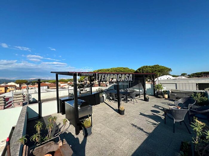 Appartamento trilocale in affitto in Via Virgilio, Darsena Ex Campo di Aviazione, Viareggio