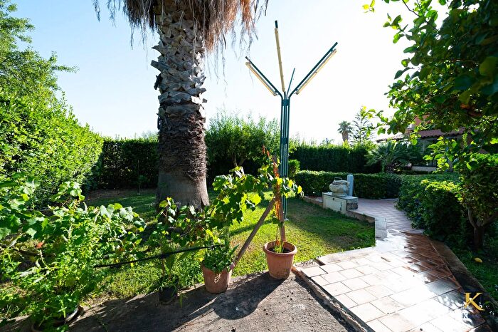 Casa con 9 locali in vendita in Via Carlo Cattaneo, Comiso