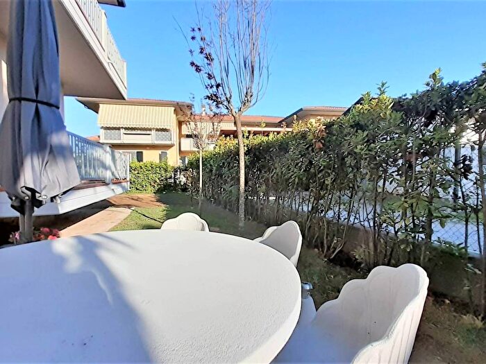 Appartamento quadrilocale in affitto in Via Pontremoli, Marina di Massa Centro, Massa