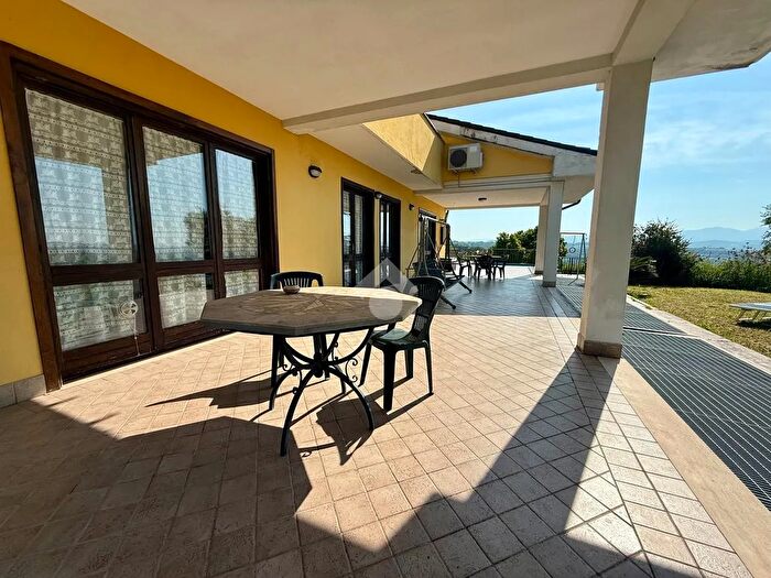 Casa con 10 locali in vendita in Strada Provinciale, Orte