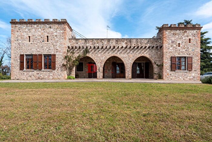 Casa con 5 locali in vendita in Via dei Boschi, Volta Mantovana