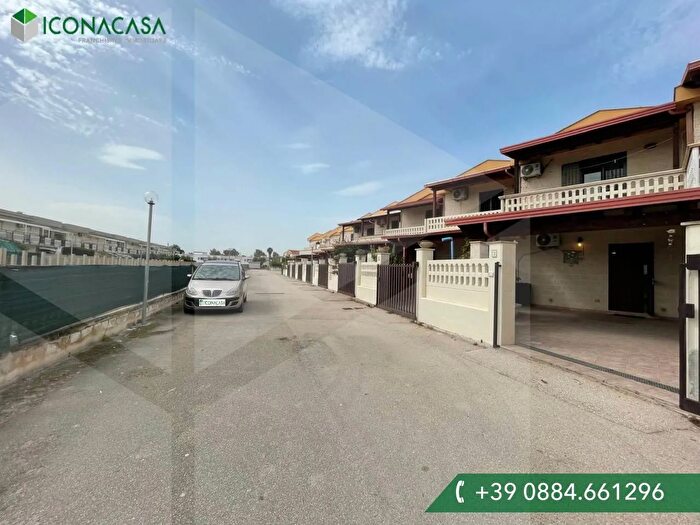 Casa quadrilocale in vendita in Largo Airone, Manfredonia