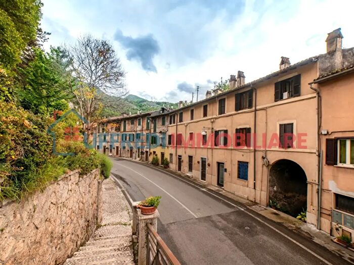 Appartamento trilocale in vendita in Via Papa Braschi, Subiaco
