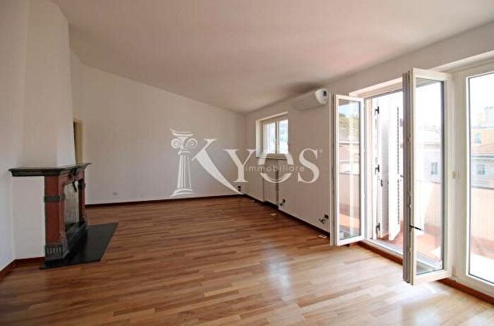 Appartamento trilocale in affitto in Via Porlezza, Milano