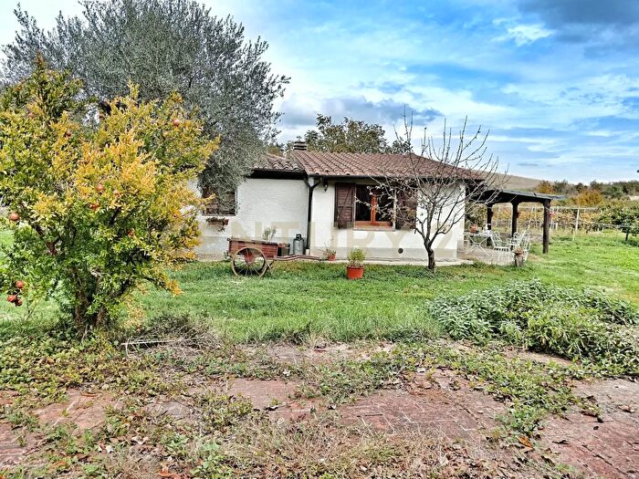 Casa con 10 locali in vendita in Località I Chiostri, Piancastagnaio