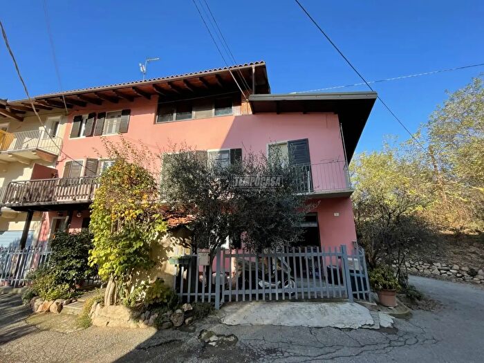 Casa con 6 locali in vendita in Via Roma, Masserano