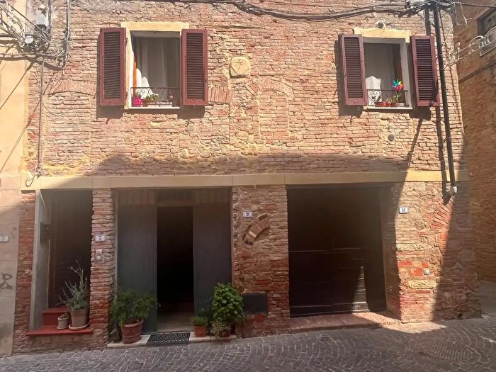 Casa con 5 locali in vendita in Terricciola