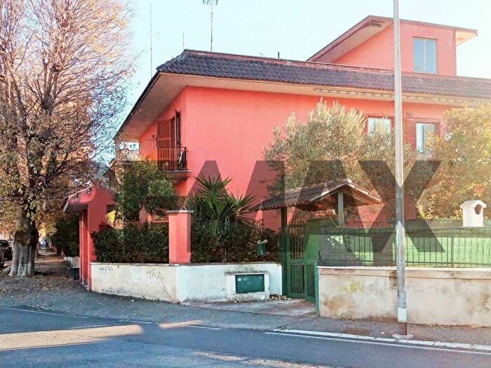 Appartamento trilocale in affitto in Via Giovanni Boldini, Acilia, Roma