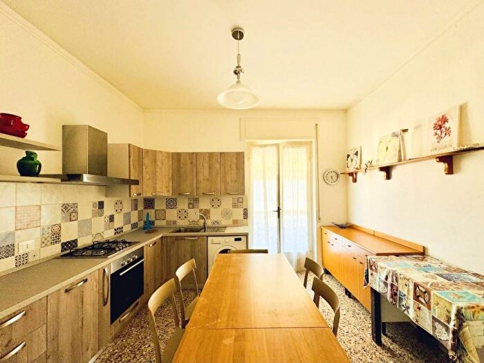 Appartamento quadrilocale in affitto in Via Curtatone, Lido di Camaiore, Camaiore