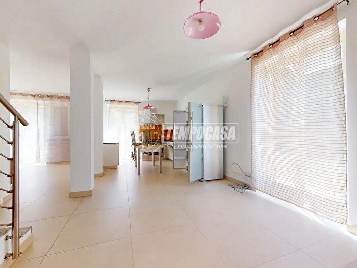 Casa con 5 locali in vendita in La Morra