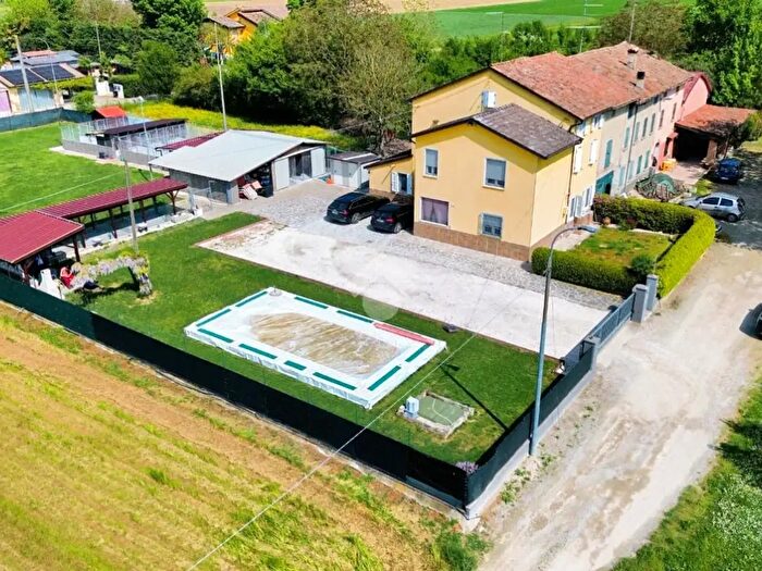 Casa quadrilocale in vendita in Viottolo S Francesco, Brescello