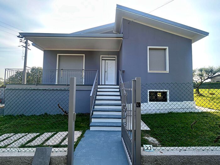 Casa con 6 locali in vendita in Via Grezze, Desenzano Del Garda