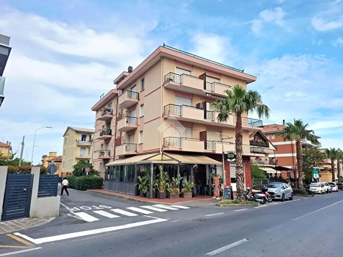 Appartamento trilocale in vendita in Via Alessandro Manzoni, San Bartolomeo Al Mare