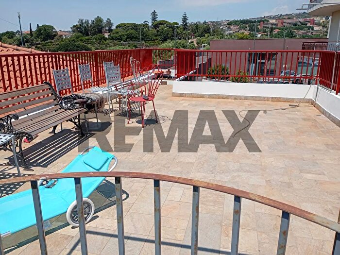 Appartamento con 5 locali in vendita in Via Domenico Tempio, Aci Castello