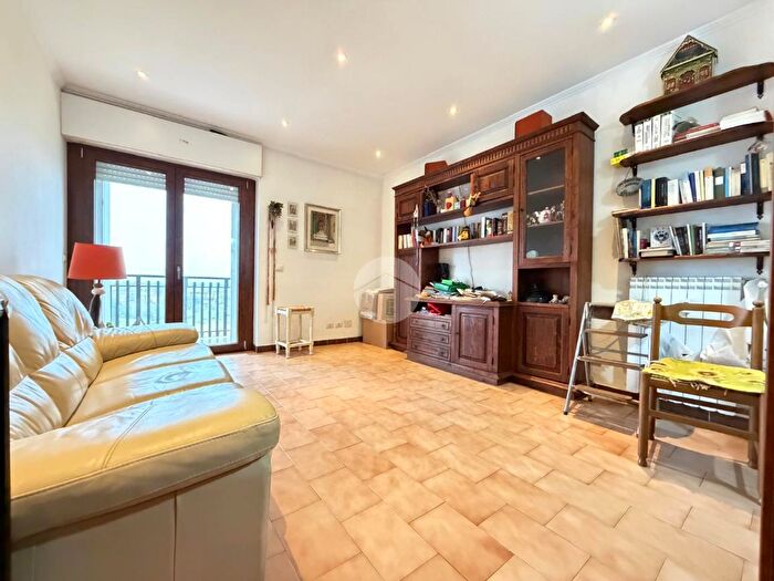 Appartamento trilocale in vendita in Via Paolo Renzi, Roma