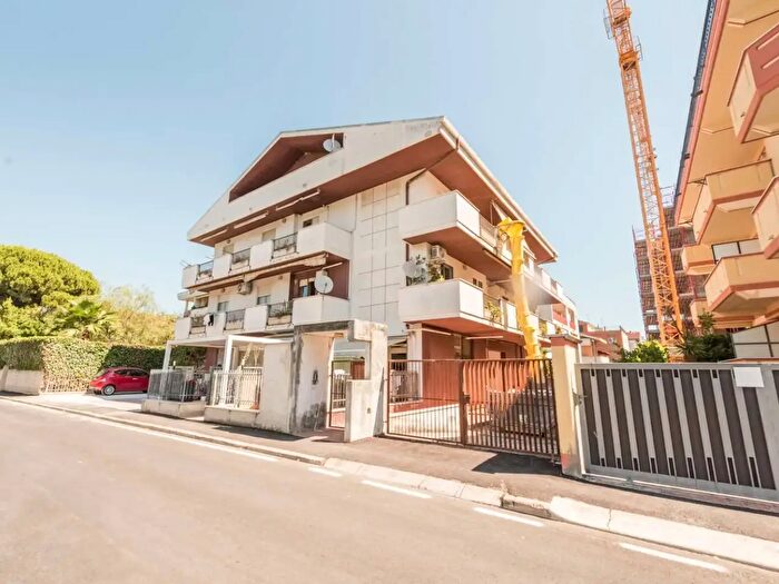 Appartamento con 7 locali in vendita in Via Lazio, Montesilvano