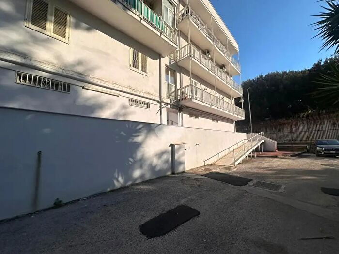 Appartamento quadrilocale in vendita in Via Galileo Galilei, Napoli