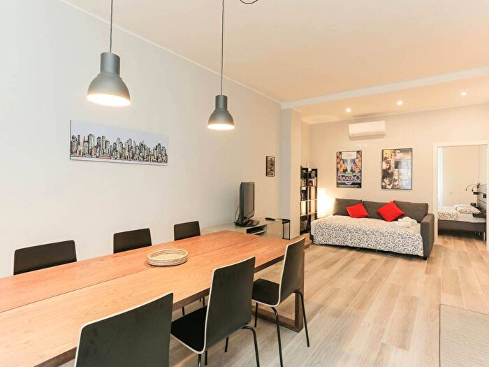 Appartamento trilocale in affitto in Via Negroli, Argonne Corsica, Milano