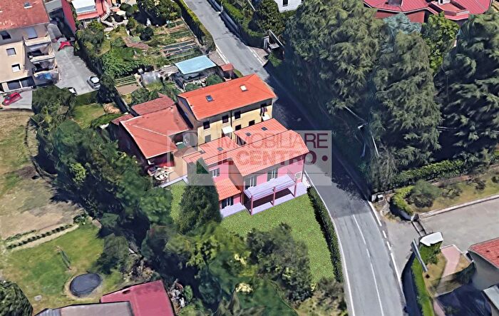Casa con 9 locali in vendita in Sarzana