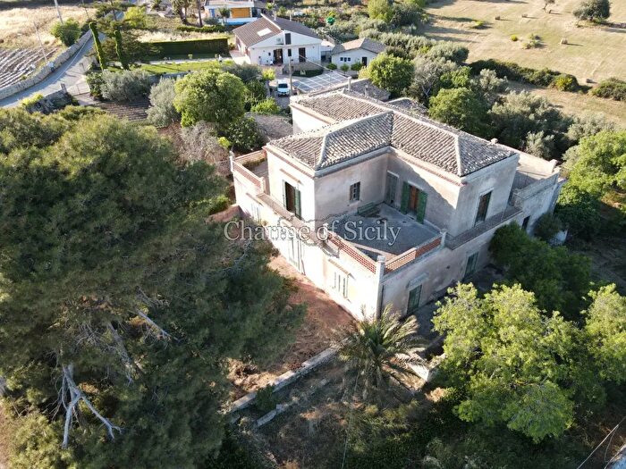 Casa con 6 locali in vendita in Contrada Quartarella, Modica
