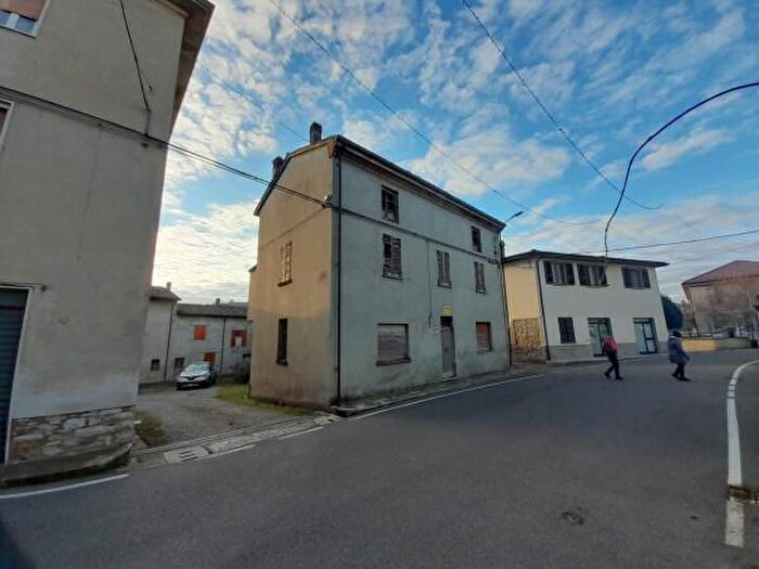 Casa con 6 locali in vendita in Via Enrico Fermi, Alta Val Tidone