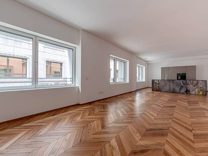 Appartamento trilocale in affitto in Via Martiri della Libertà, Piazza dei Signori, Treviso