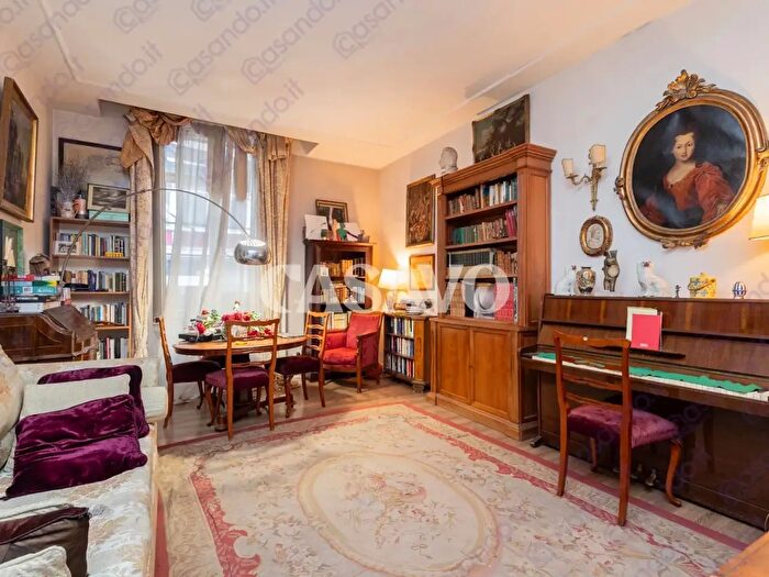 Appartamento trilocale in vendita in Via Giulio Belinzaghi, Milano