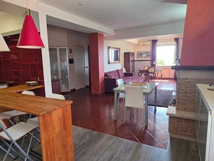 Appartamento trilocale in vendita in Via Flaminia, Castelnuovo Di Porto