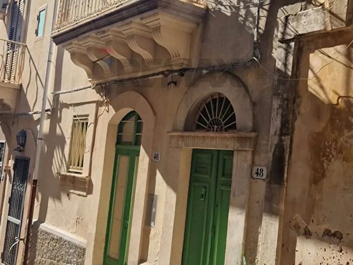 Casa con 9 locali in vendita in Via Minardi, Ragusa
