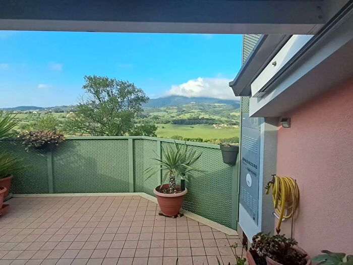 Appartamento trilocale in vendita in Via Enrico De Nicola, Camerano