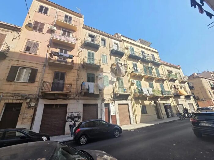 Appartamento trilocale in vendita in Via Piave, Palermo