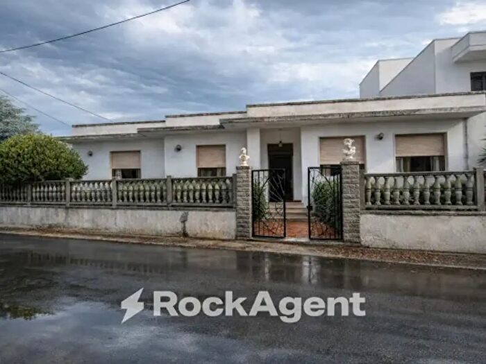 Casa con 6 locali in vendita in Via Marcinelle Ang l da Vinci, Salice Salentino