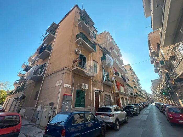 Appartamento bilocale in vendita in Via Giuseppe Crispi, Palermo