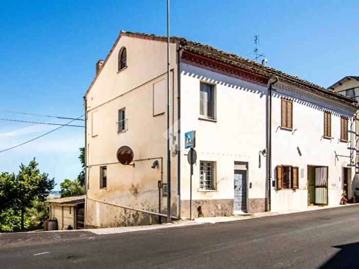 Casa quadrilocale in vendita in Via S Maria Apparente, Monte Urano