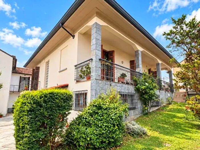 Casa con 6 locali in vendita in Via Magenta, Morano Sul Po