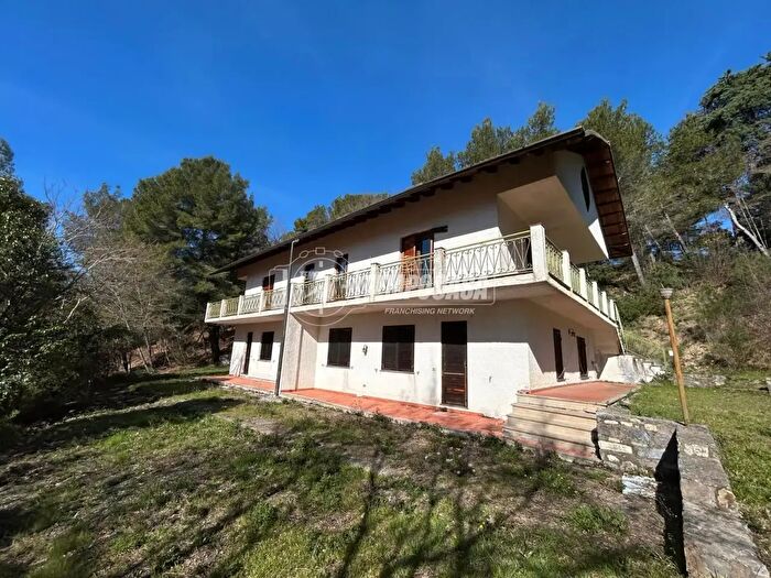 Casa con 14 locali in vendita in Via della Vittoria, Testico