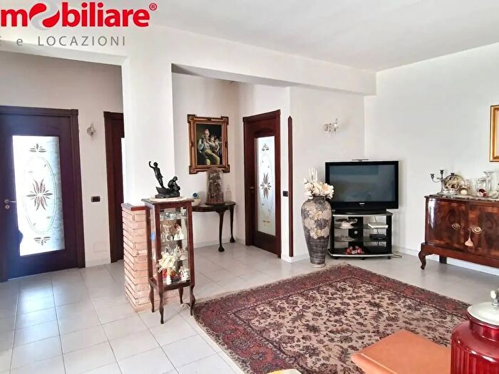 Appartamento trilocale in vendita in Via Alcide Cervi, Napoli