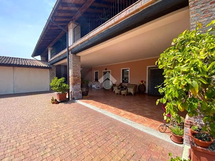 Appartamento con 8 locali in vendita in Via Olmi, Chiari