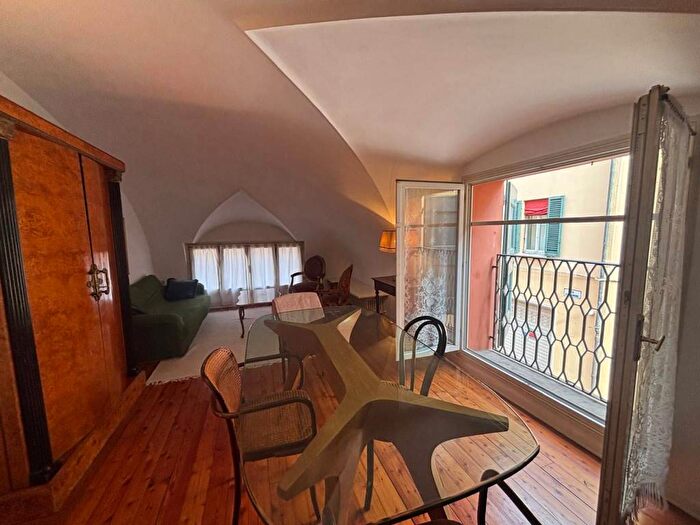 Appartamento trilocale in affitto in Via San Simone, Centro Storico, Bologna