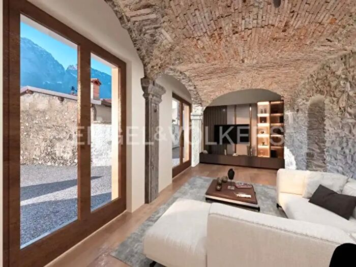 Casa con 6 locali in vendita in Via Vallegione, Primaluna